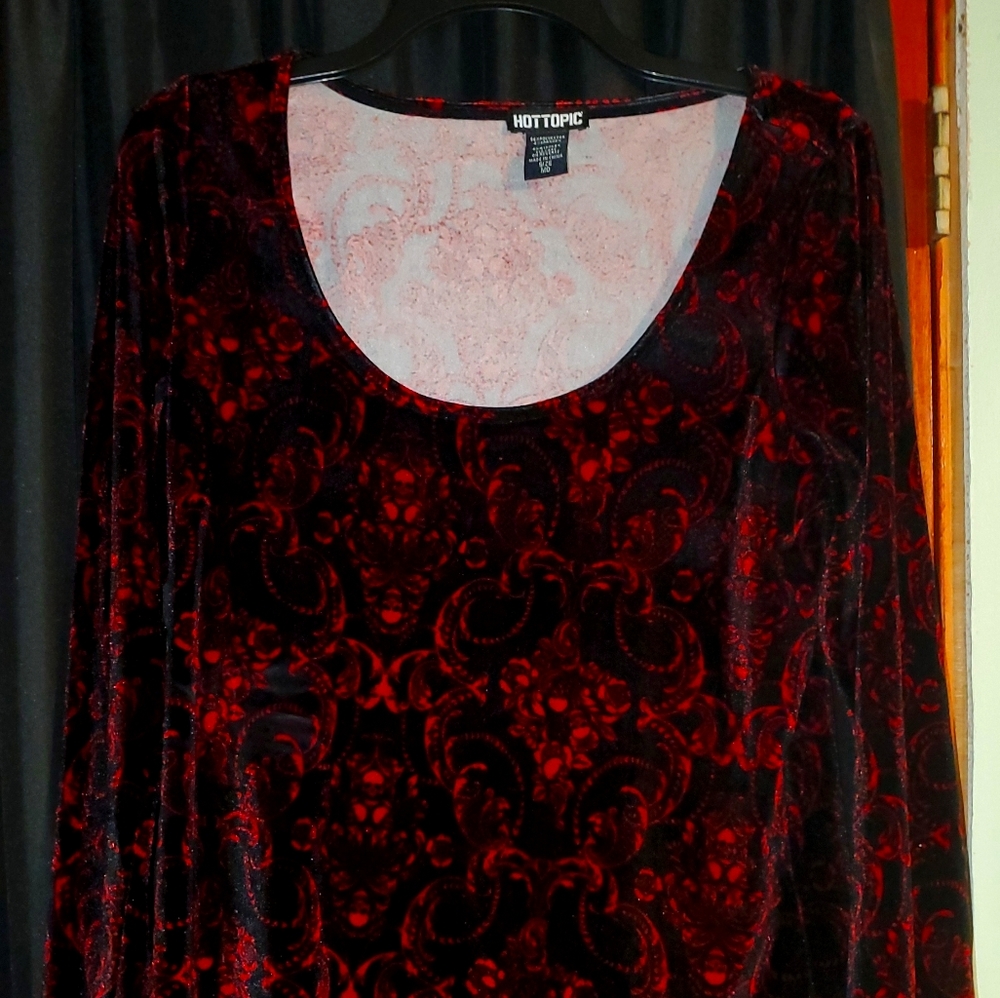 Velvet red/black bell sleeve top
